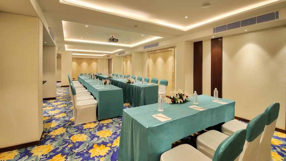 Golden Tulip Essential Jaipur Hotel Buitenkant foto