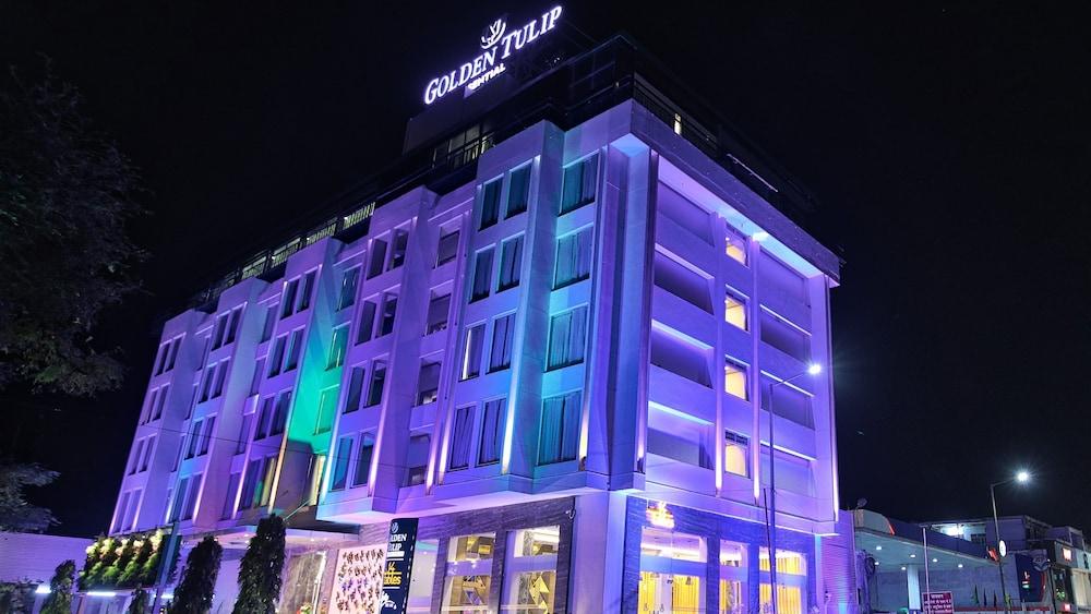 Golden Tulip Essential Jaipur Hotel Buitenkant foto