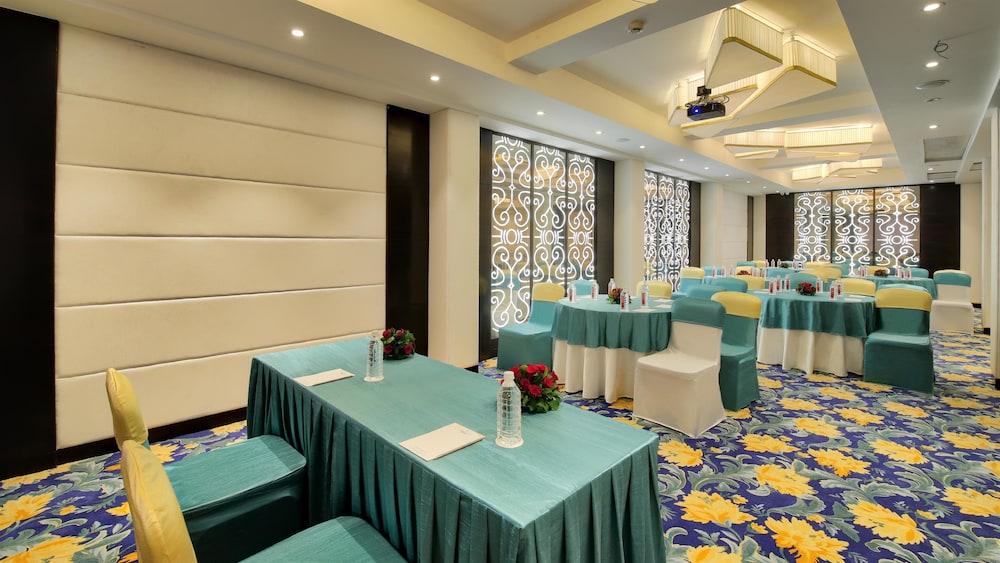 Golden Tulip Essential Jaipur Hotel Buitenkant foto