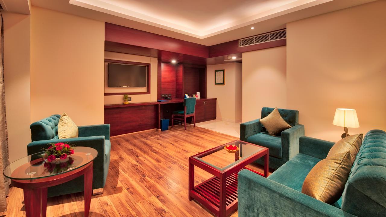 Golden Tulip Essential Jaipur Hotel Buitenkant foto