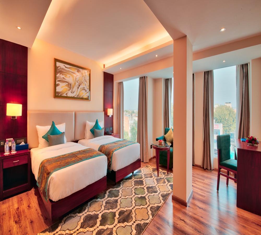 Golden Tulip Essential Jaipur Hotel Buitenkant foto