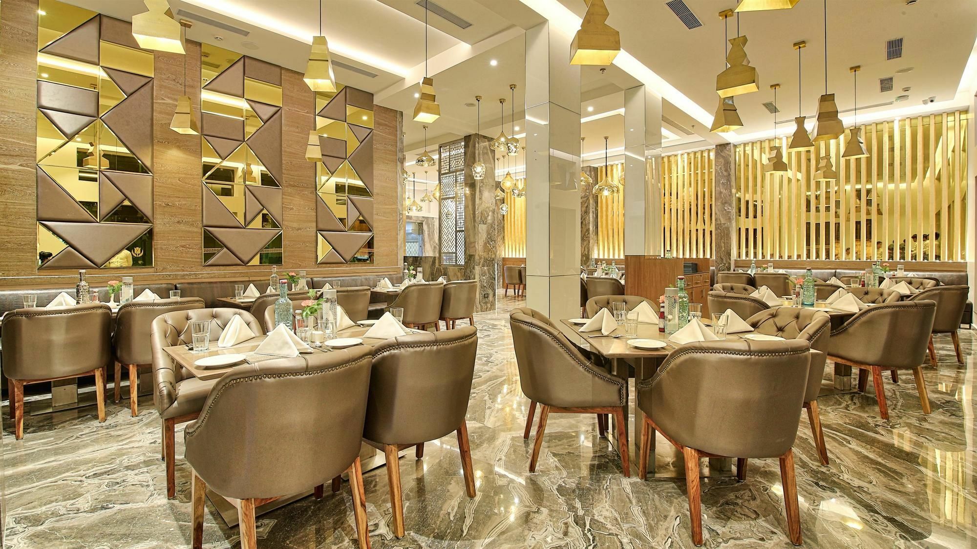 Golden Tulip Essential Jaipur Hotel Buitenkant foto