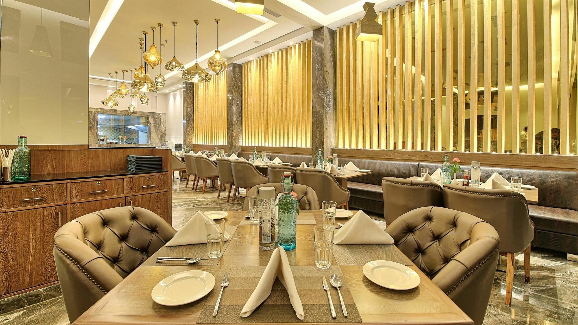 Golden Tulip Essential Jaipur Hotel Buitenkant foto