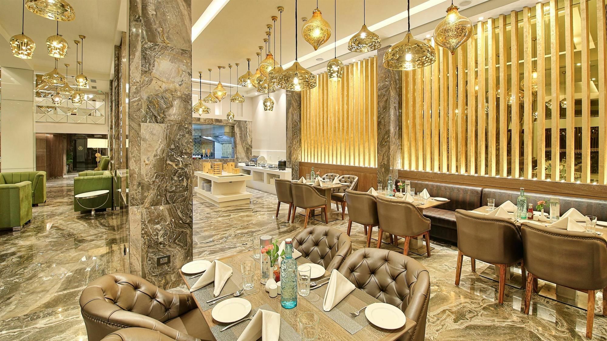 Golden Tulip Essential Jaipur Hotel Buitenkant foto